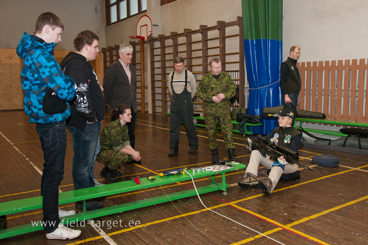 Maailmameister Heli Jalakas tutvustab mõne sõnaga oma võistluspüssi, 6.8 kg kaaluvat ja tuunitud Weihrauch HW97-t